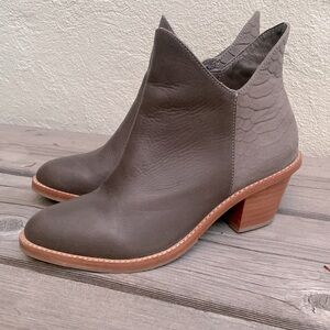 Poppy Barley Two Point Five Ankle Booties Size 6.5 Limited Edition Grey Gorgeous